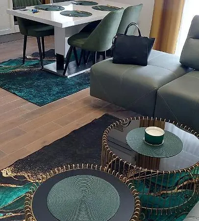 Lux Novi Park ורדניק