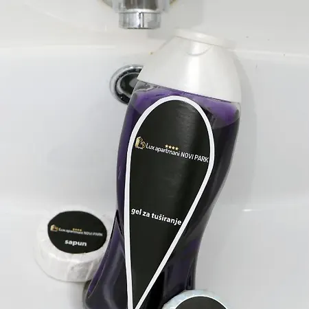 Lux Novi Park ורדניק