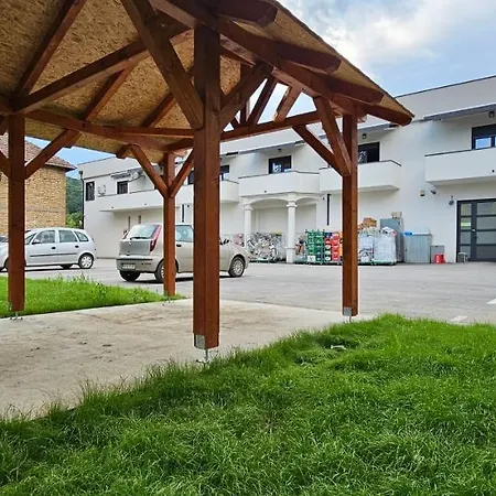 Lux Novi Park * ורדניק