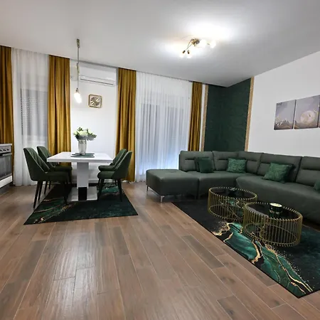 Lux Novi Park 아파트