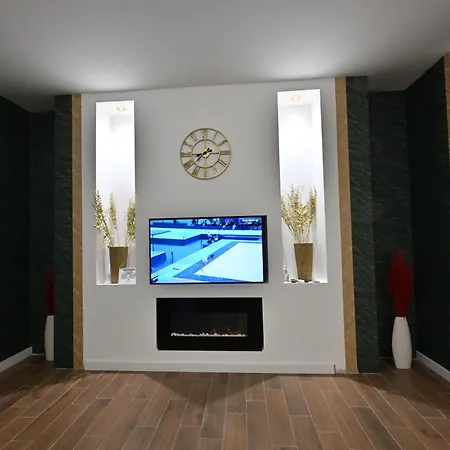 Lux Novi Park ורדניק