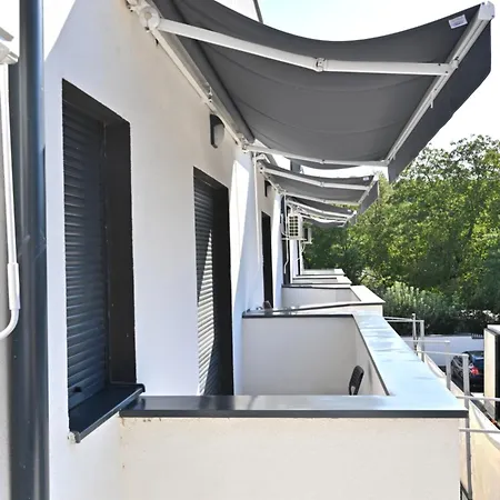 Lux Novi Park * ורדניק