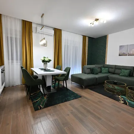 Lux Novi Park 아파트