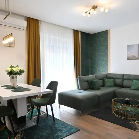 Lux Novi Park דירה *