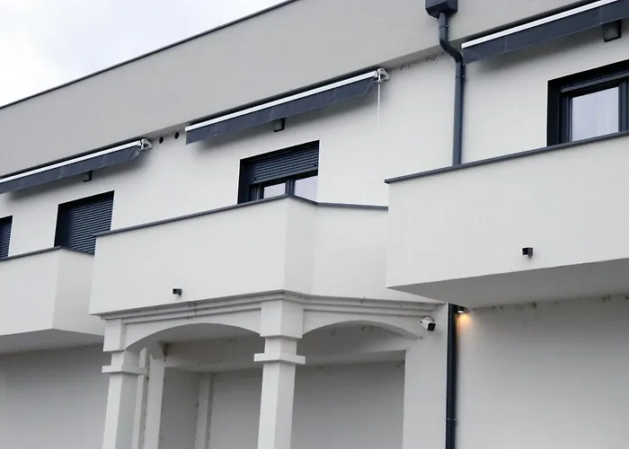 Lux Novi Park Rednek