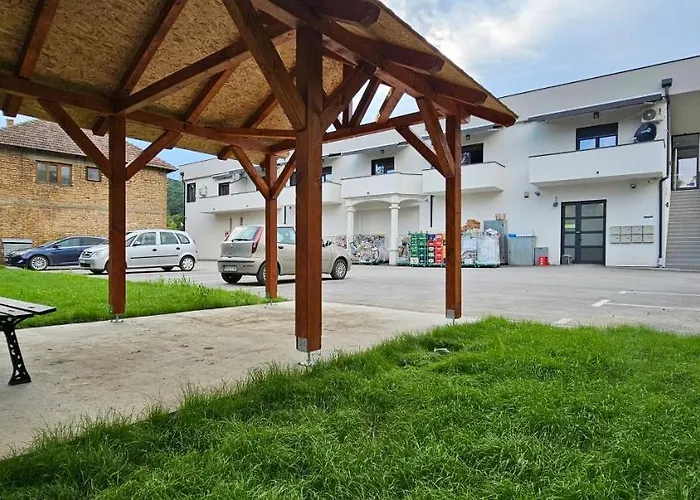 Lux Novi Park * Rednek