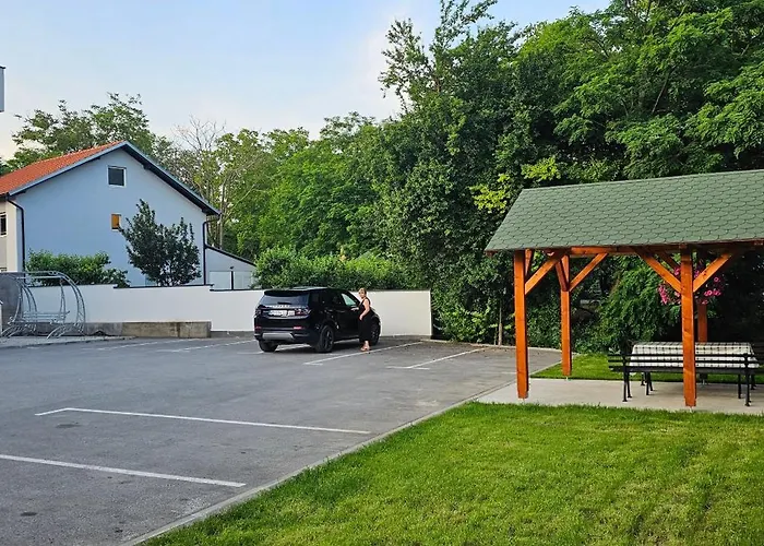 Lux Novi Park Apartman Rednek