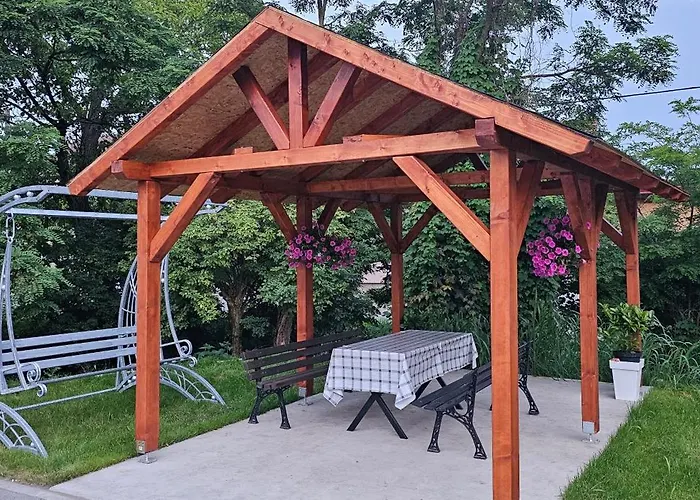 Lux Novi Park Rednek