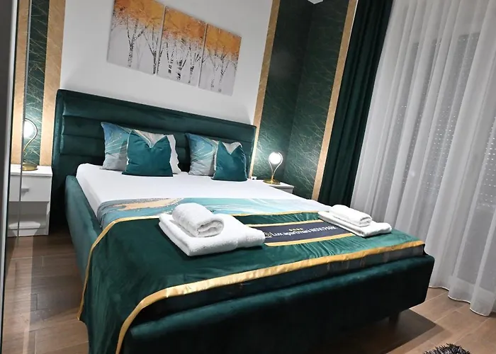 Lux Novi Park Rednek